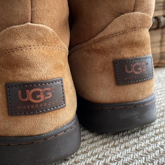 UGG Women's Michaela Chestnut Waterproof Boot Sz 9 - Picture 4 of 9